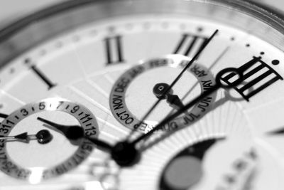 close-up van een analoog horloge